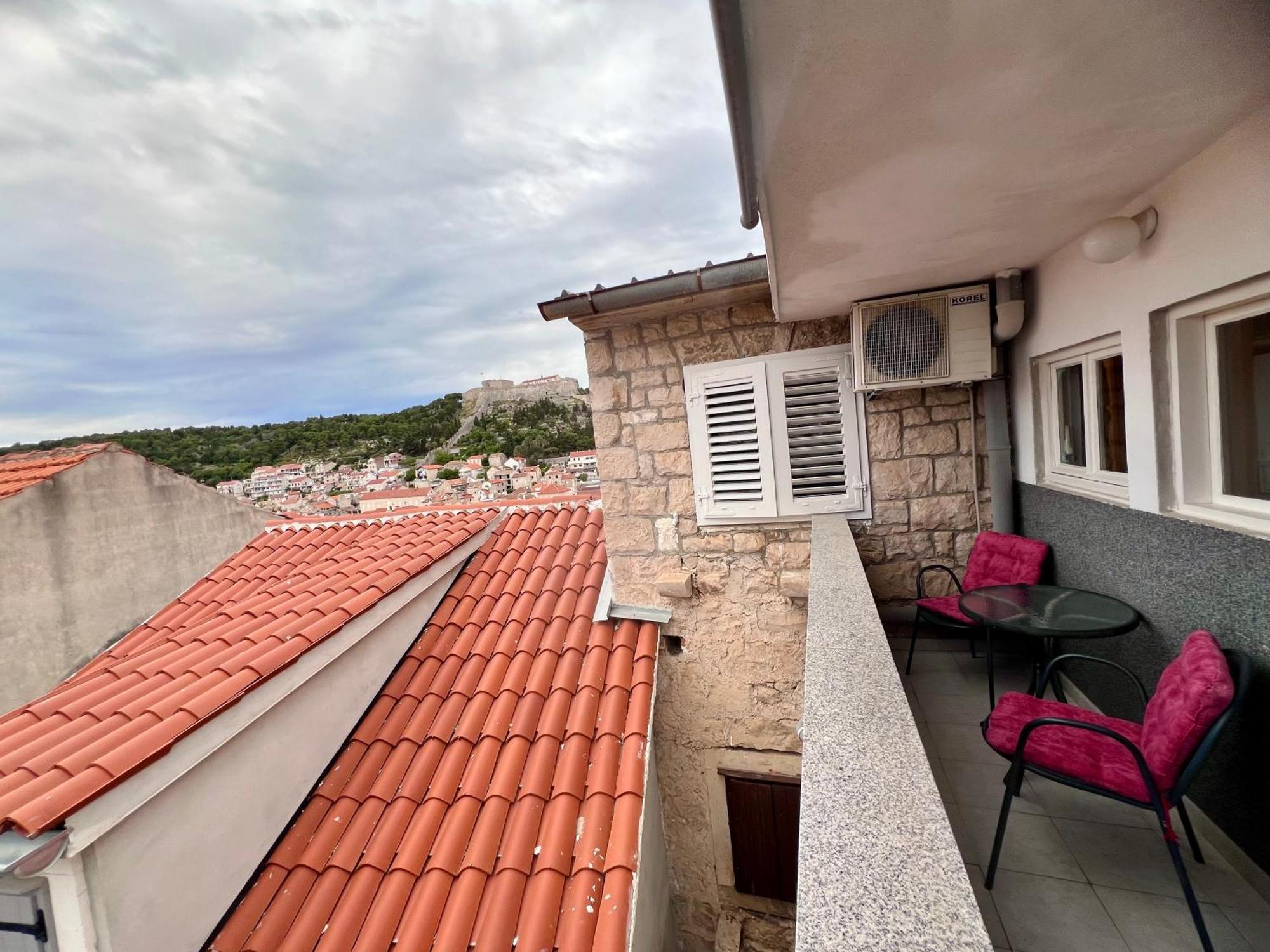 Apartments Tudor Nikola Hvar Town Eksteriør bilde