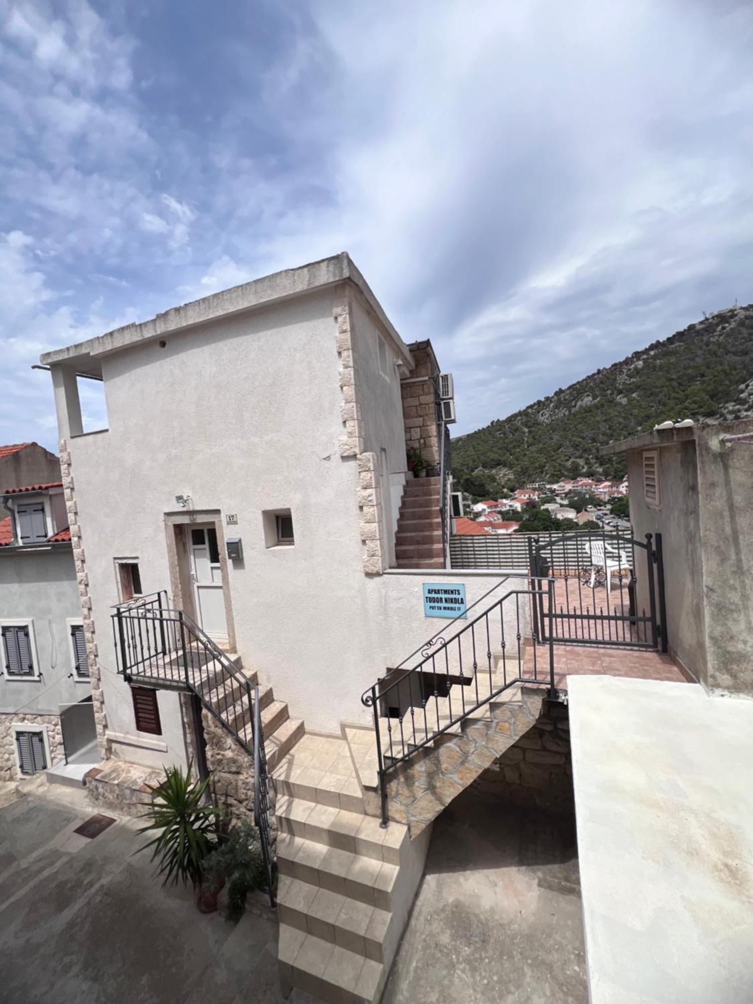 Apartments Tudor Nikola Hvar Town Eksteriør bilde